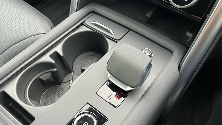 Land Rover Discovery 3.0 D300 R-Dynamic SE 5dr Auto Diesel Station Wagon